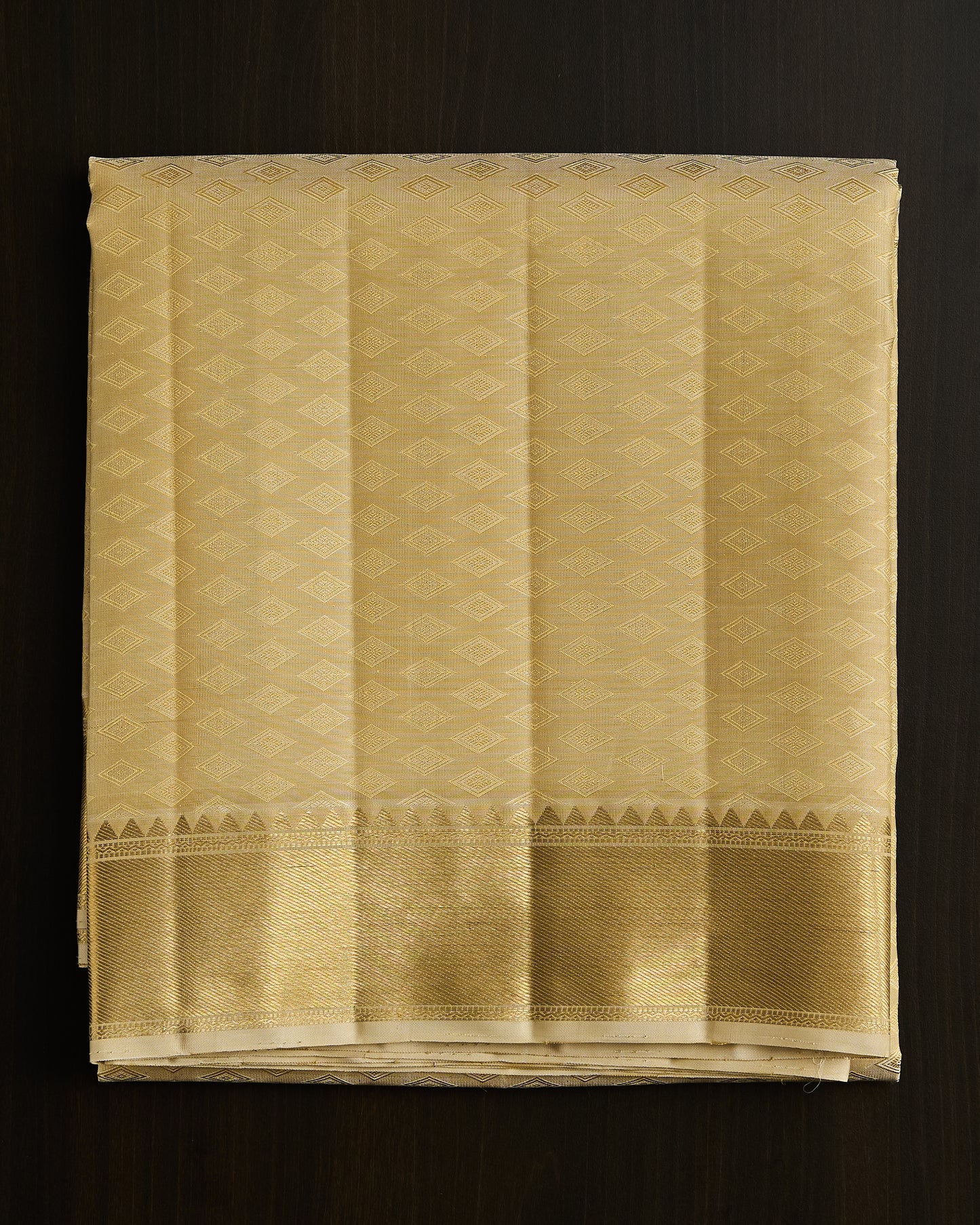 Pure Kanchipuram Diamond border Dhoti set 9*5 + 2.50